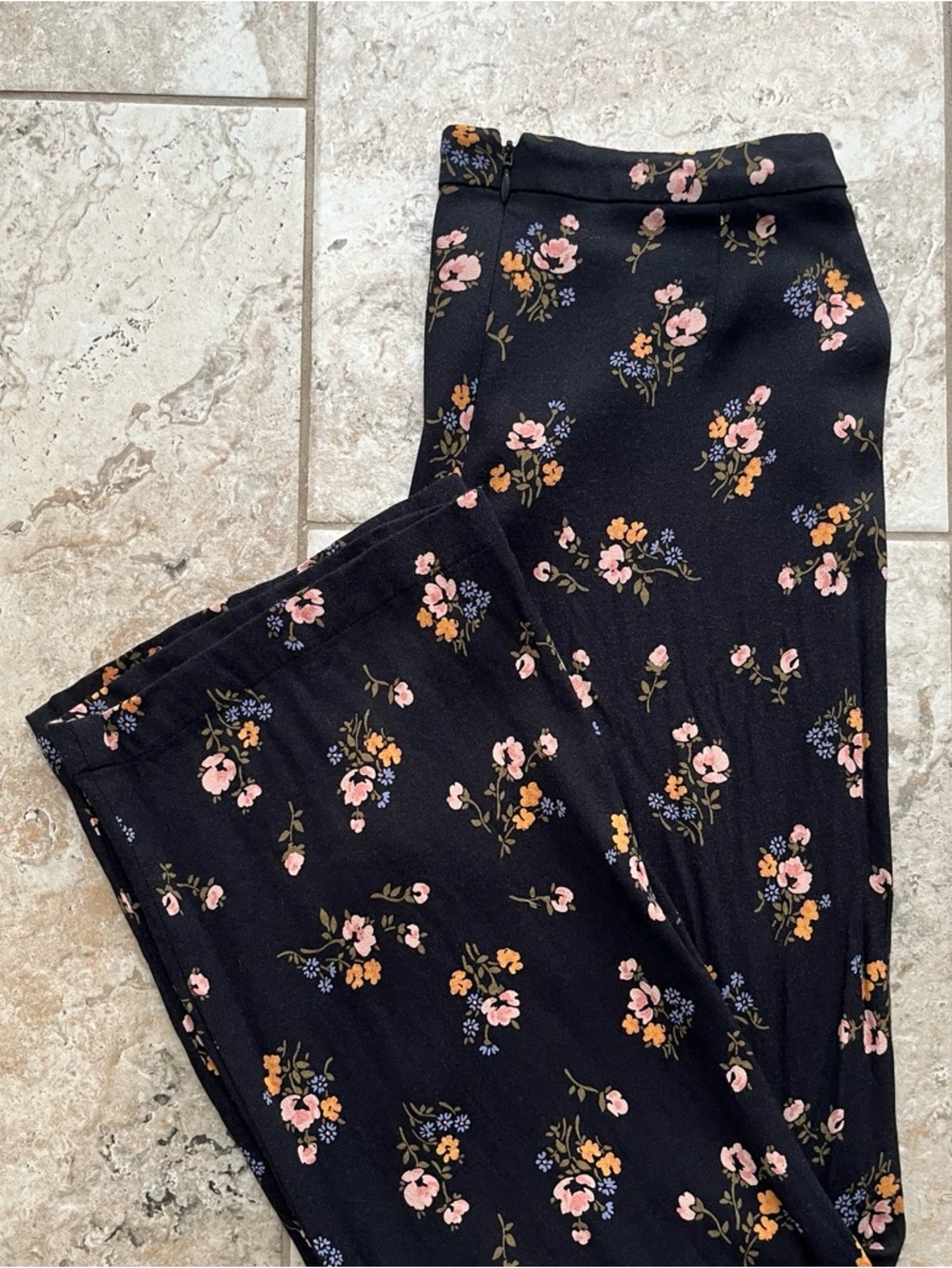 Reformation Black Floral Cropped Straight Pants - Women’s Size 4 - Summer Style
